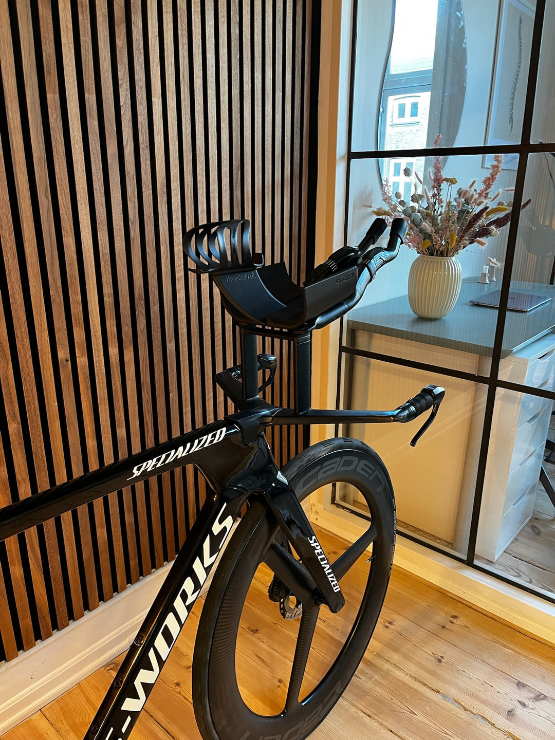 AeroGain BTA system with High-sided armrests