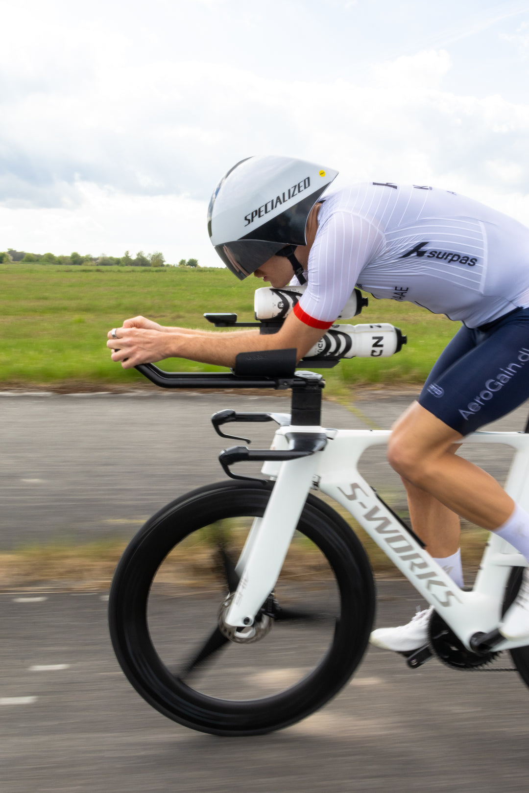 AeroGain Double Bottle BTA system with High-sided armrests